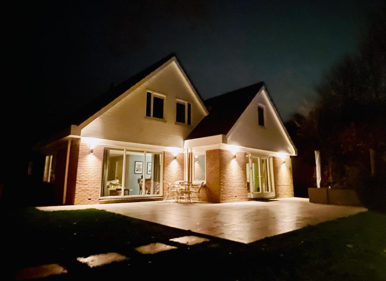 Villa Calma Rust Ruimte Luxe Inclusief Private Jacuzzi Zeewolde Bagian luar foto